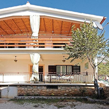 4 Bedroom Awesome Apartment In Starigrad ภายนอก รูปภาพ