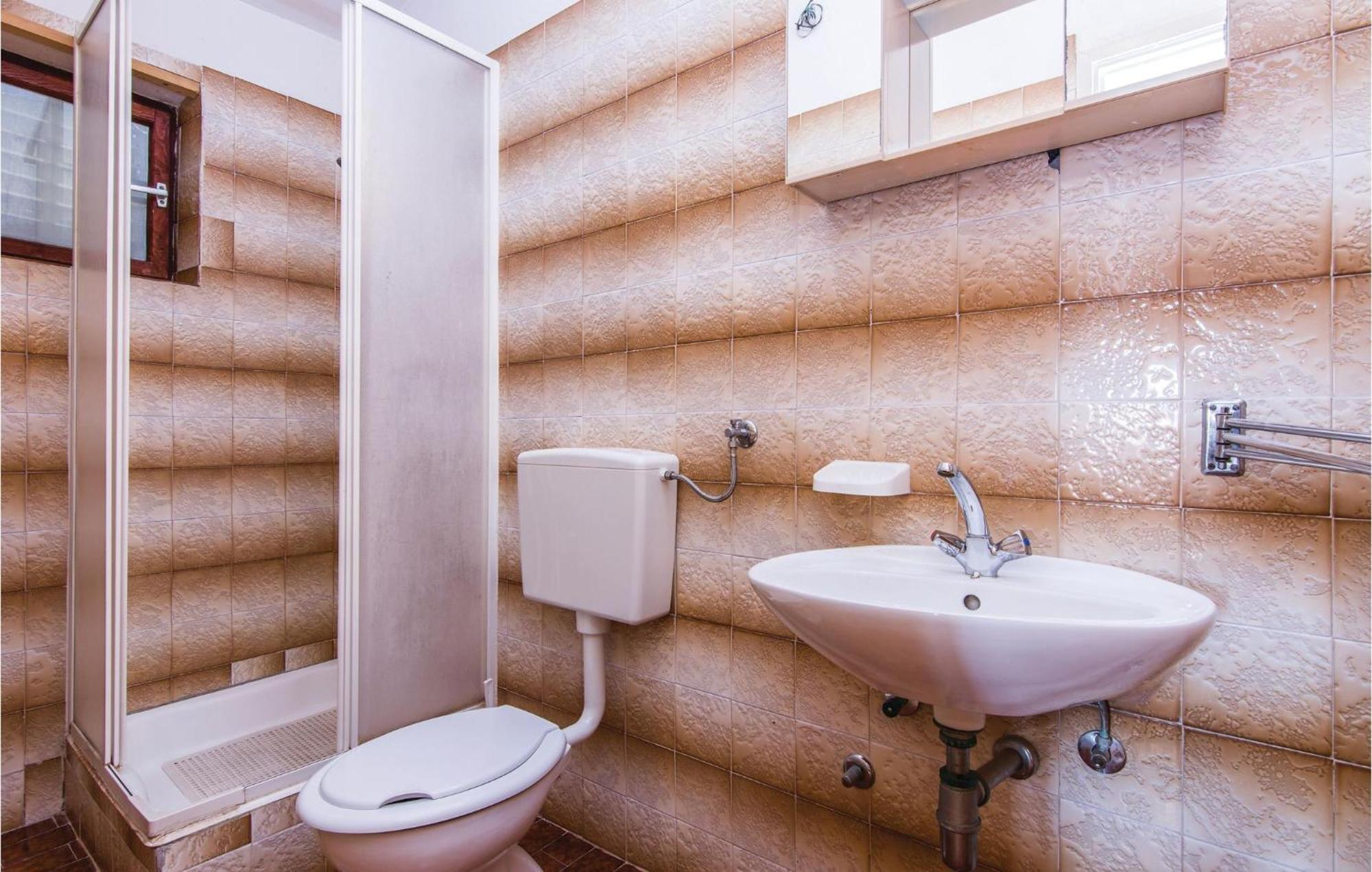 4 Bedroom Awesome Apartment In Starigrad ภายนอก รูปภาพ