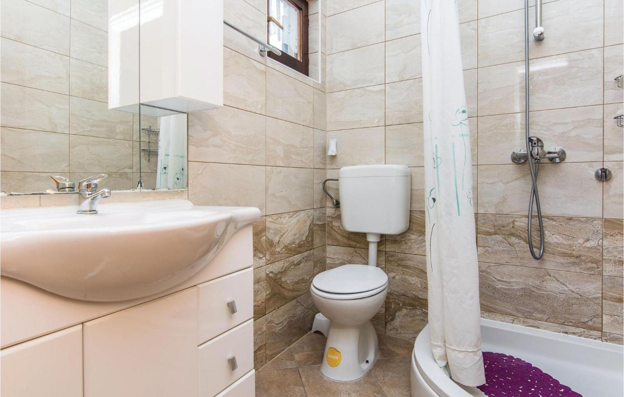 4 Bedroom Awesome Apartment In Starigrad ภายนอก รูปภาพ
