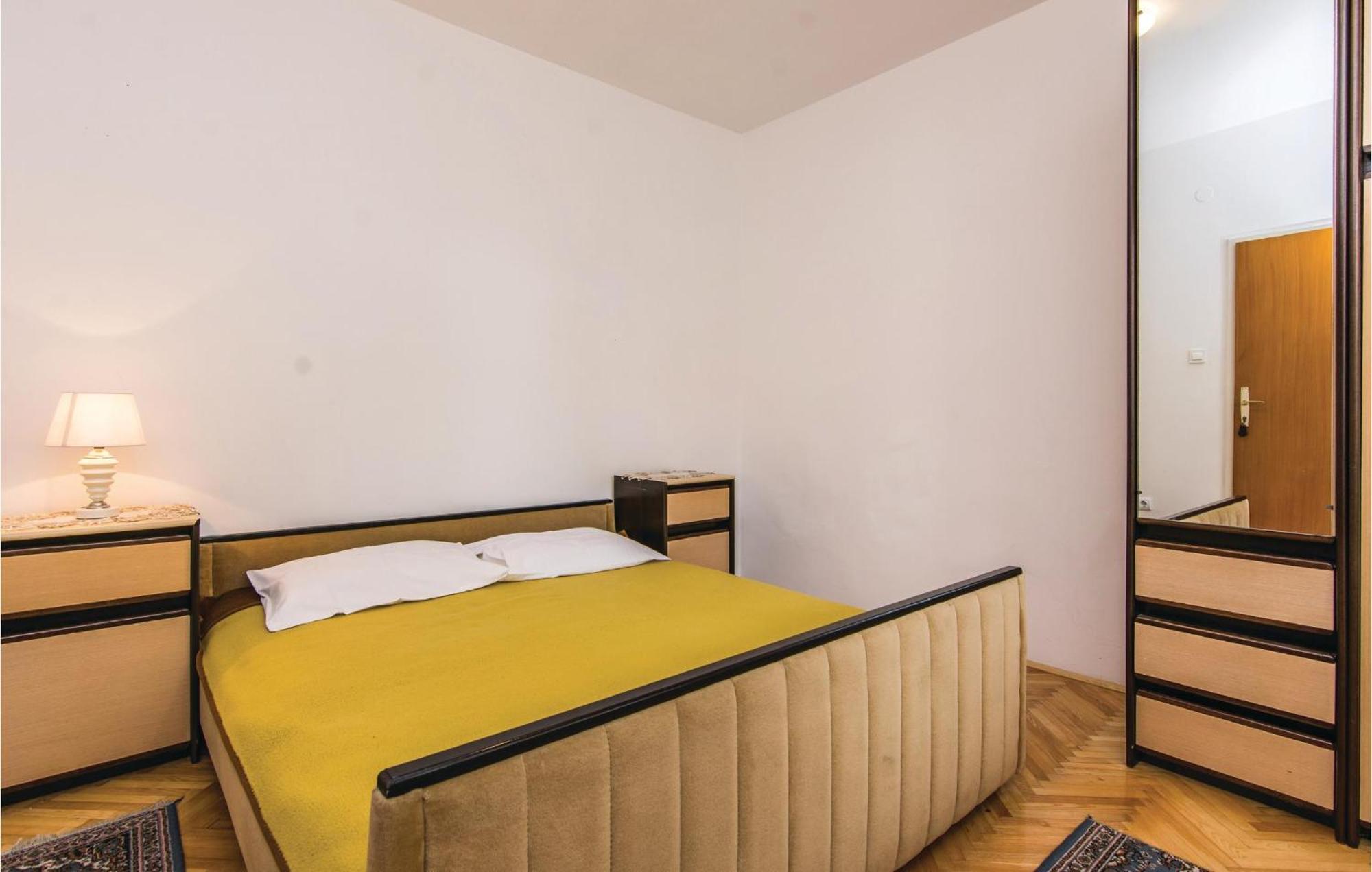 4 Bedroom Awesome Apartment In Starigrad ภายนอก รูปภาพ