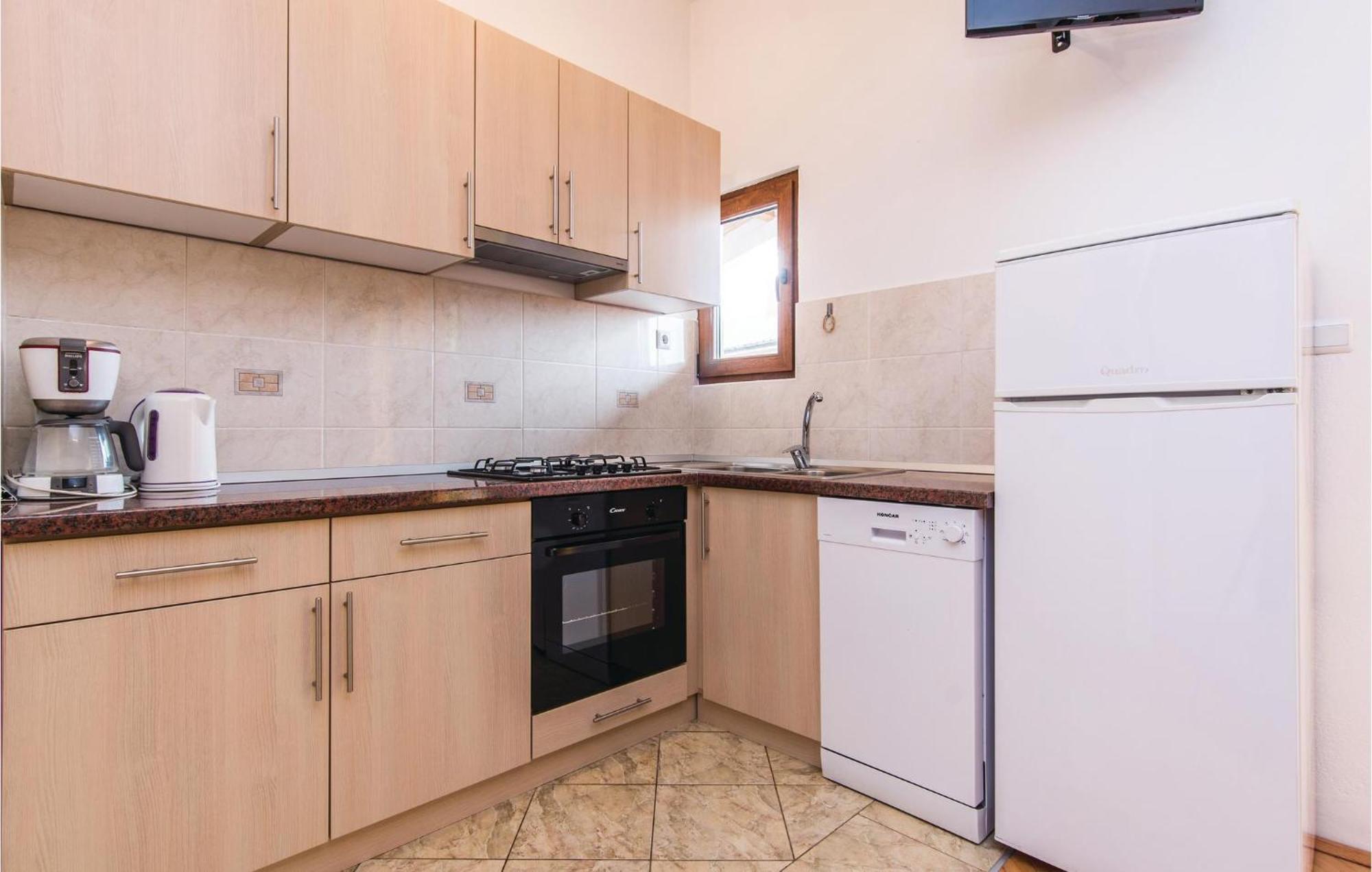 4 Bedroom Awesome Apartment In Starigrad ภายนอก รูปภาพ