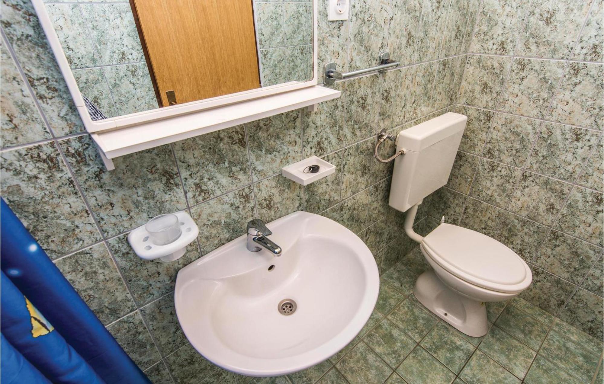 4 Bedroom Awesome Apartment In Starigrad ภายนอก รูปภาพ