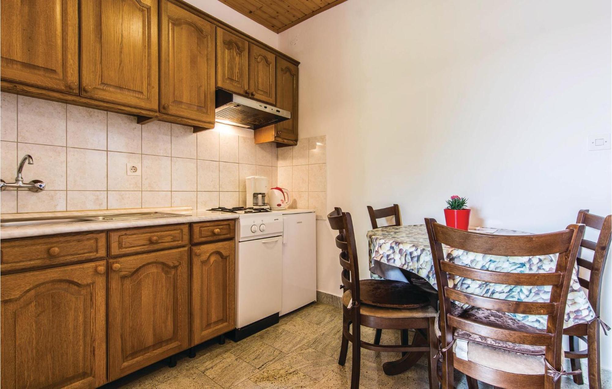 4 Bedroom Awesome Apartment In Starigrad ภายนอก รูปภาพ